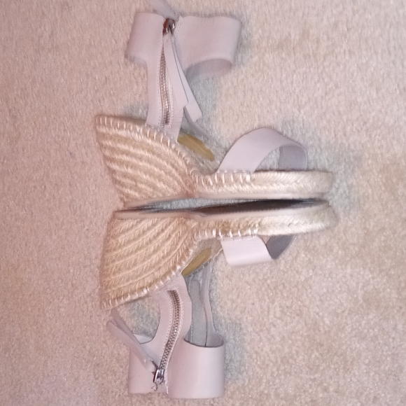 Pretty - Open toe Dolce Vita shoes 7.5 - Picture 2 of 5